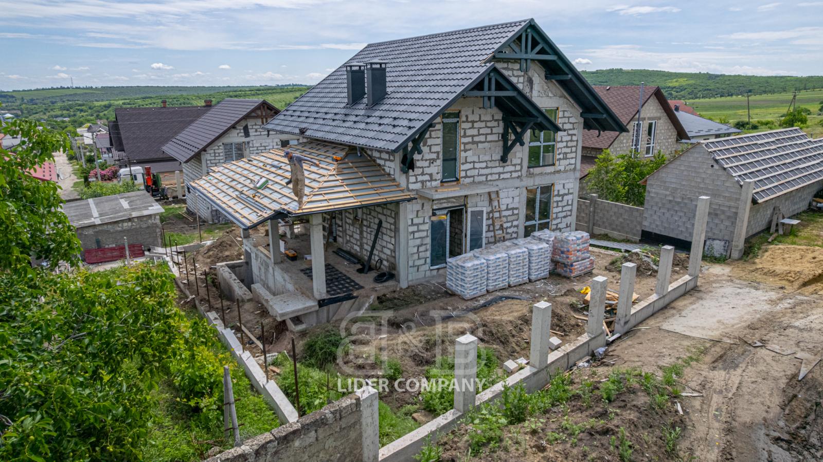 PROIECT EXCLUSIV! Casă cu 2 nivele de vânzare - Măgdăcești