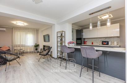 Apartament cu 2 camere de închiriat - Centru
