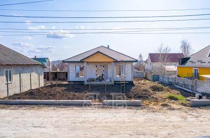 Casă cu un nivel de vânzare - Băcioi