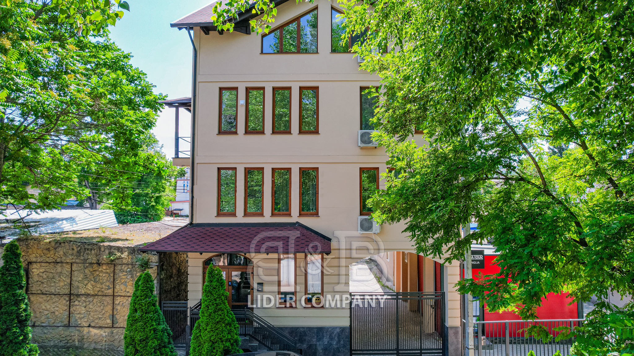 Proprietate comercială mixtă (rezidențială + comercială) în Centru, Chișinău