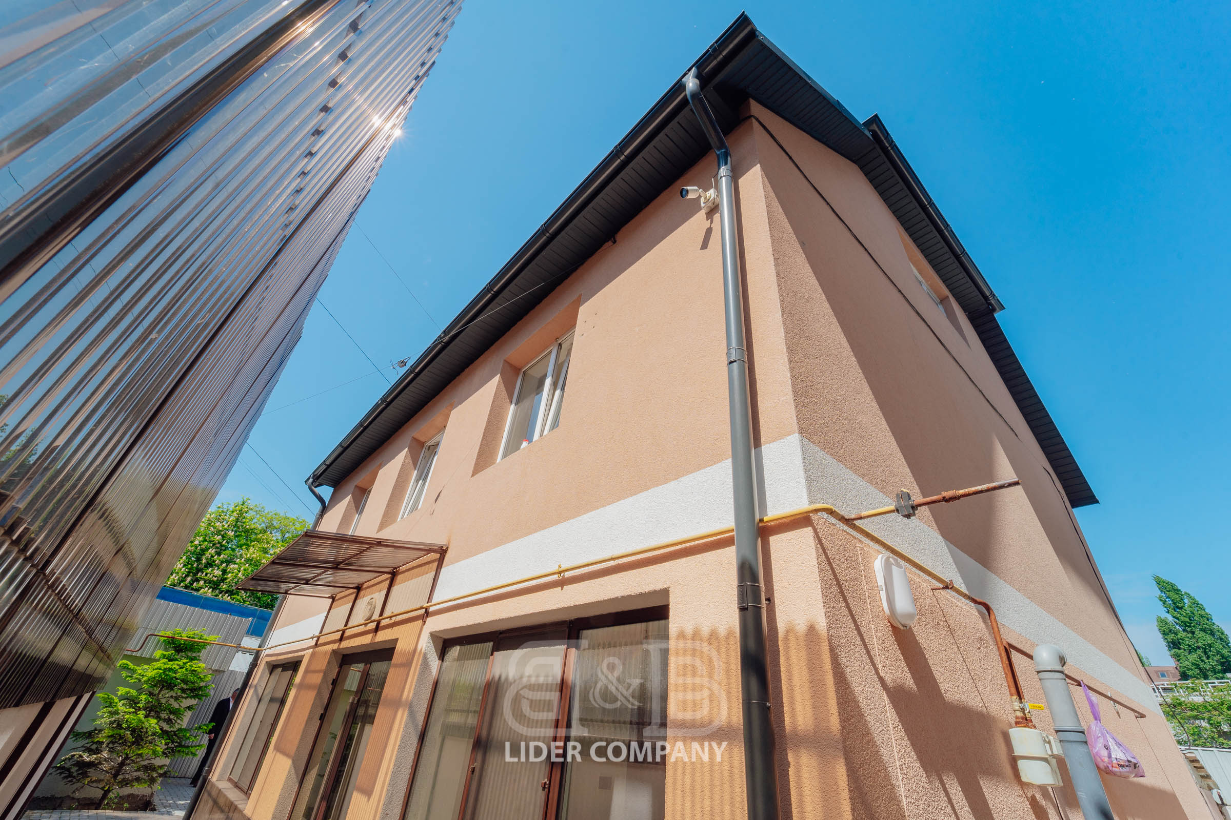 De vânzare – Casă cu 2 etaje în sectorul Botanica, str. Sarmizegetusa