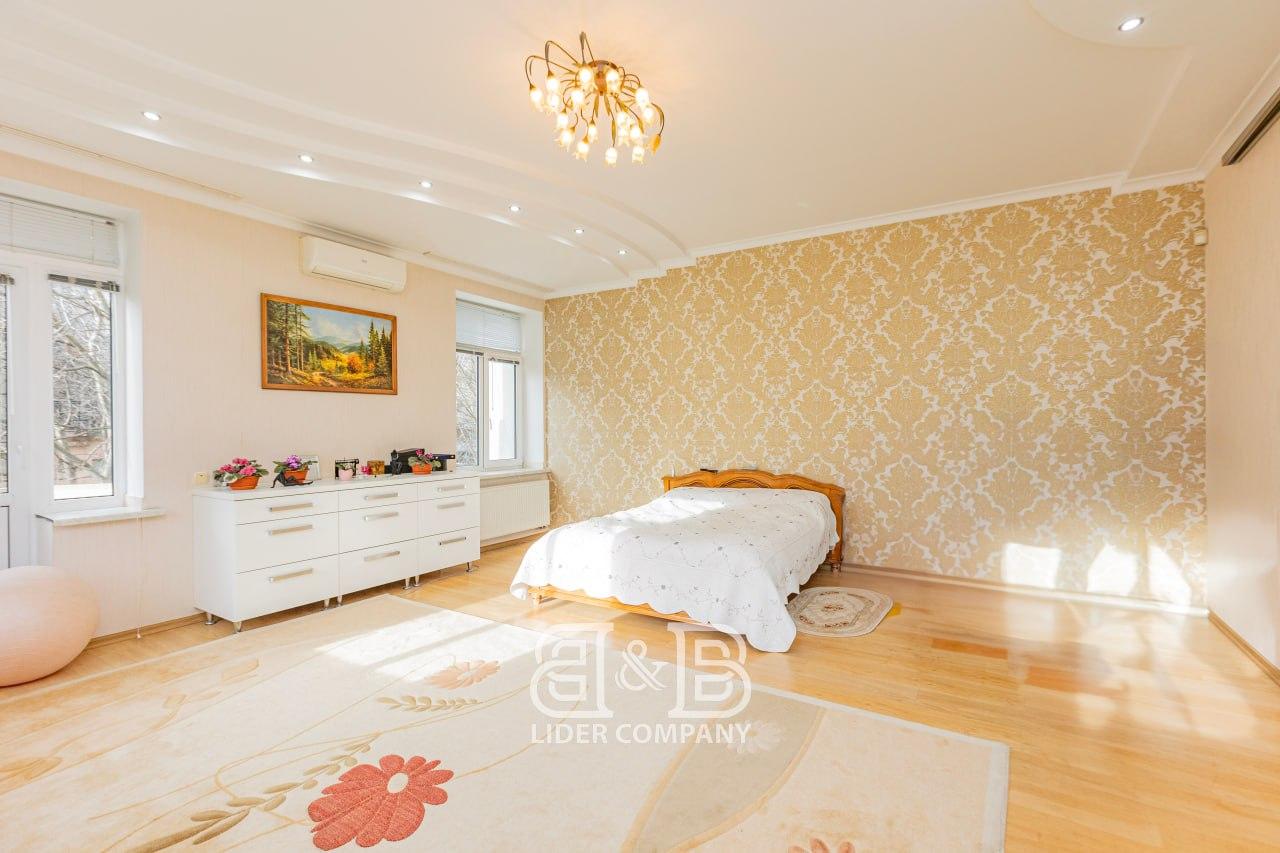 De vânzare apartament cu 3 camere și living - Ciocana